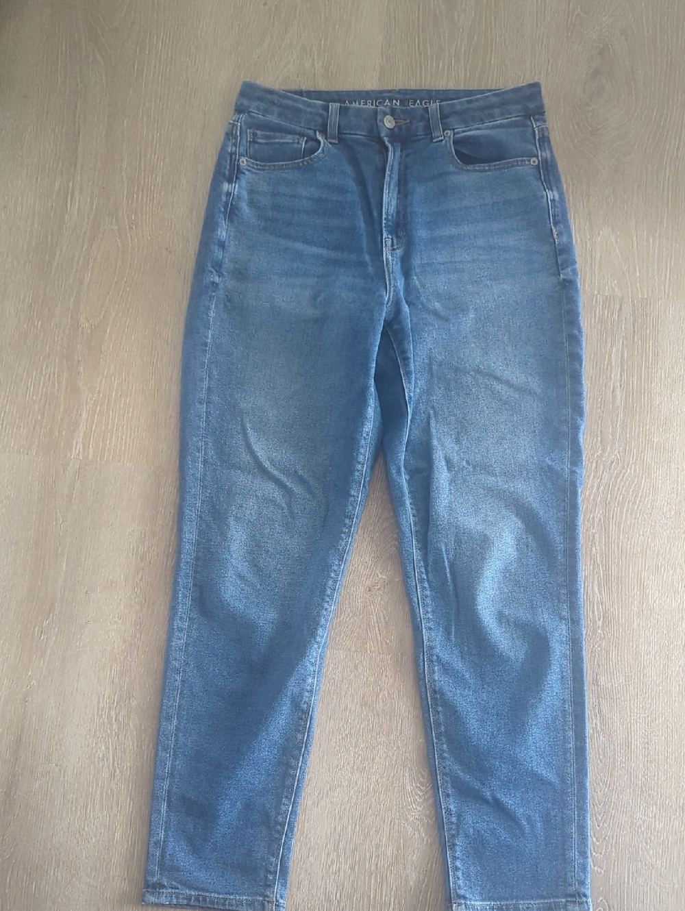 American Eagle Outfitters Curvy Mom Jeans